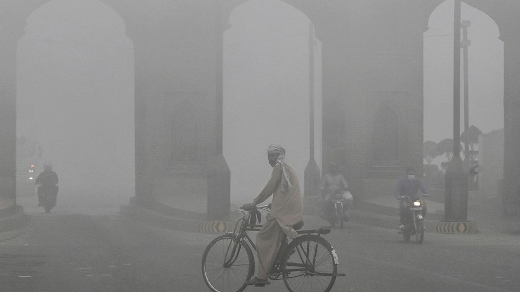 A Nation in Smog: Pakistan’s Multi-Faceted&nbsp;Emergency